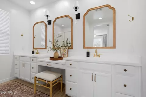 Bath - 1329 E Irwin Ave, Phoenix, AZ 85042 photo 2 of 4