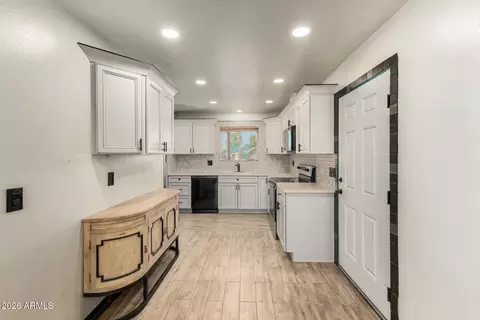 Entry Way - 6158 E Butte St, Mesa, AZ 85205 photo 2 of 3