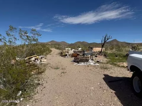 8277 W Escondido Ave #-, White Hills, AZ 86445