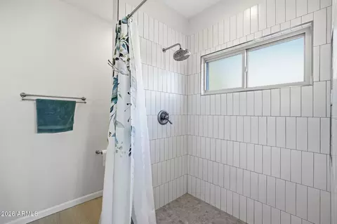 Bath - 4302 E Acoma Dr, Phoenix, AZ 85032 photo 2 of 4