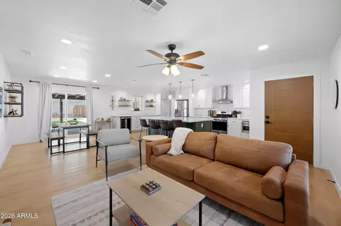 Living - 9829 N 4th Ave, Phoenix, AZ 85021 photo 1 of 3