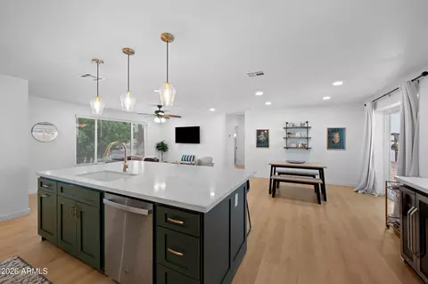 Kitchen - 9829 N 4th Ave, Phoenix, AZ 85021 photo 5 of 6