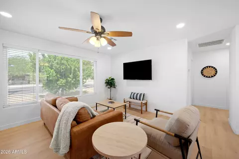 Living - 9829 N 4th Ave, Phoenix, AZ 85021 photo 2 of 3