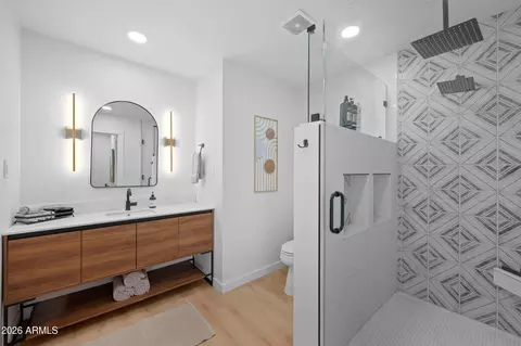 Bath - 9829 N 4th Ave, Phoenix, AZ 85021 photo 1 of 3