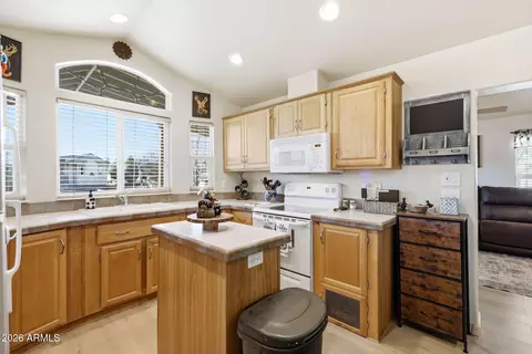 2218 Rodeo Rd, Overgaard, AZ 85933 photo 15