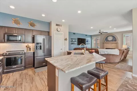 Kitchen - 3141 E Desert Flower Ln, Phoenix, AZ 85048 photo 3 of 5