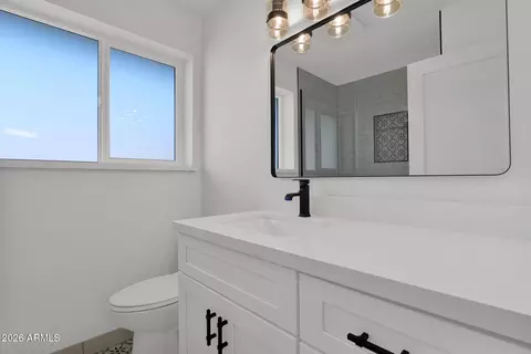 Bath - 501 W Seldon Ln, Phoenix, AZ 85021 photo 3 of 3
