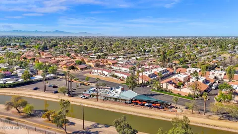 View/Area - 501 W Seldon Ln, Phoenix, AZ 85021 photo 4 of 5
