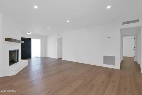 Living - 501 W Seldon Ln, Phoenix, AZ 85021 photo 5 of 8