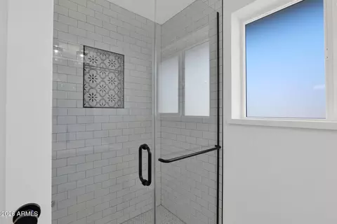 Bath - 501 W Seldon Ln, Phoenix, AZ 85021 photo 2 of 3