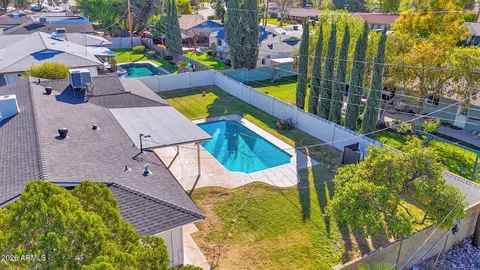 View/Area - 501 W Seldon Ln, Phoenix, AZ 85021 photo 2 of 5