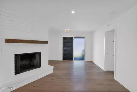 Living - 501 W Seldon Ln, Phoenix, AZ 85021 photo 1 of 8