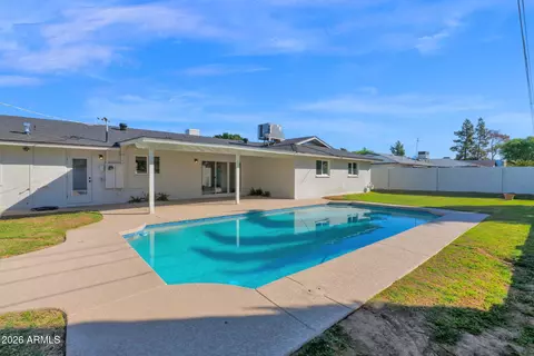 Exterior - 501 W Seldon Ln, Phoenix, AZ 85021 photo 5 of 9