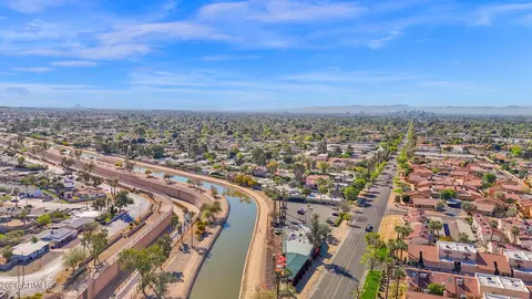 View/Area - 501 W Seldon Ln, Phoenix, AZ 85021 photo 3 of 5