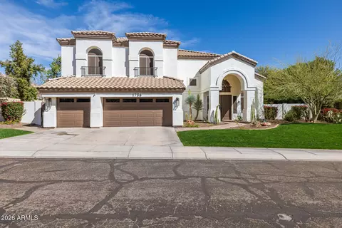 1736 E Silverwood Dr, Phoenix, AZ 85048