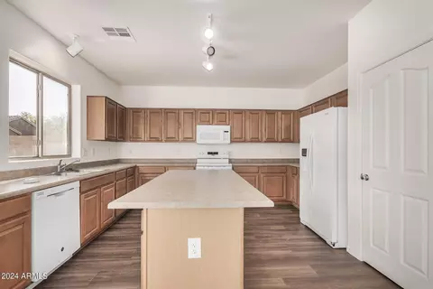 Kitchen - 4449 E Dublin St, Gilbert, AZ 85295 photo 2 of 3