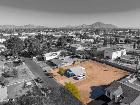 2627 N 30th Pl, Phoenix, AZ 85008