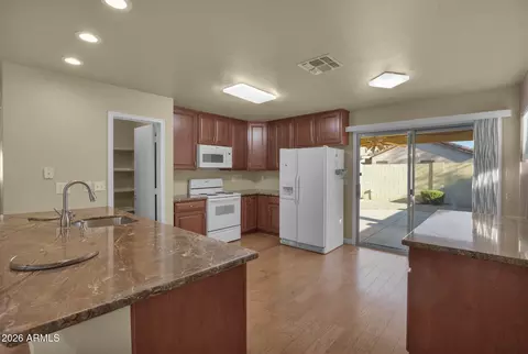 Kitchen - 1074 E Arabian Dr, Gilbert, AZ 85296 photo 3 of 6