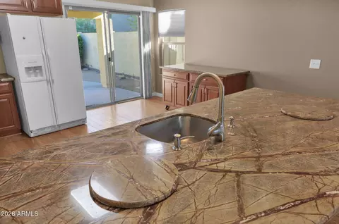 Kitchen - 1074 E Arabian Dr, Gilbert, AZ 85296 photo 5 of 6