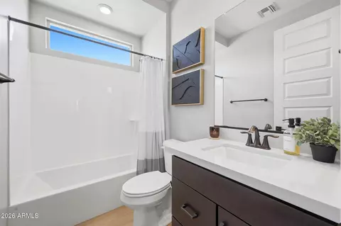 Bath - 2209 E Fallen Leaf Ln, Phoenix, AZ 85024 photo 3 of 6