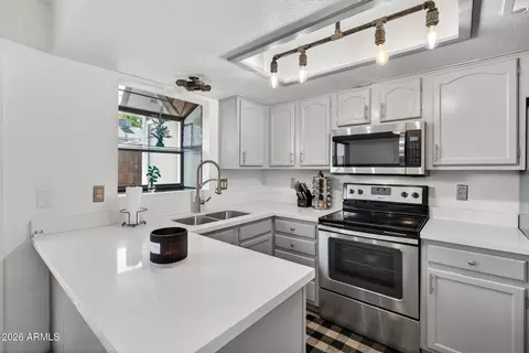 Kitchen - 4844 E Mcneil St #5, Phoenix, AZ 85044 photo 1 of 4