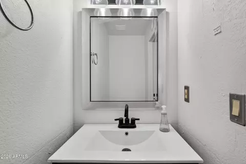 Bath - 4844 E Mcneil St #5, Phoenix, AZ 85044 photo 7 of 7