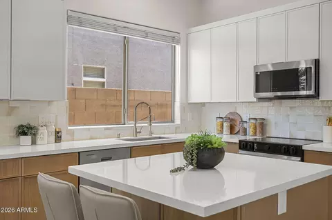Kitchen - 928 W Juniper Ave, Gilbert, AZ 85233 photo 5 of 6