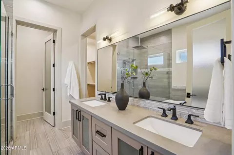 Bath - 3225 E Sells Dr, Phoenix, AZ 85018 photo 1 of 6