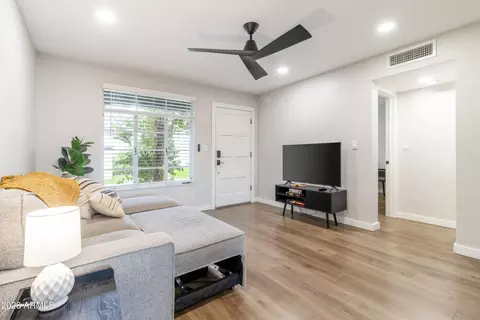 1449 E Highland Ave #25, Phoenix, AZ 85014