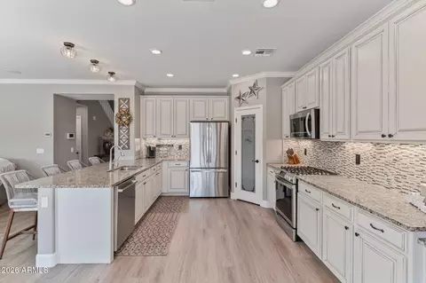 Kitchen - 1179 E Regent Dr, Gilbert, AZ 85298 photo 2 of 3