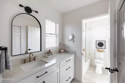 Bath - 4430 E Cathedral Rock Dr, Phoenix, AZ 85044 photo 6 of 8