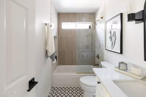 Bath - 4430 E Cathedral Rock Dr, Phoenix, AZ 85044 photo 2 of 8