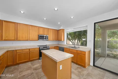 Kitchen - 486 E Windsor Dr, Gilbert, AZ 85296 photo 3 of 4