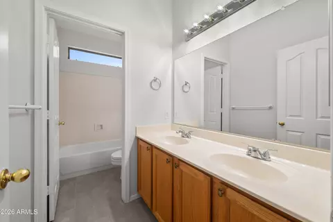 Bath - 486 E Windsor Dr, Gilbert, AZ 85296 photo 4 of 5