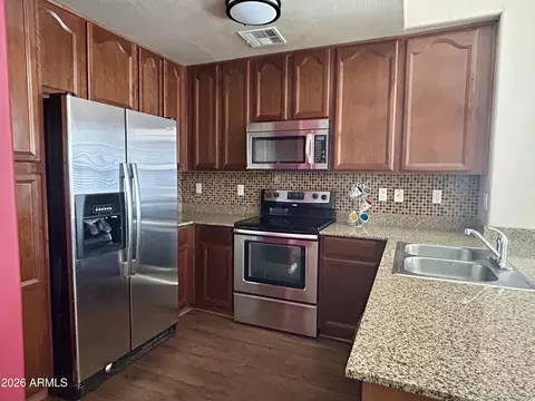 Kitchen - 4272 E Jasper Dr, Gilbert, AZ 85296 photo 4 of 6