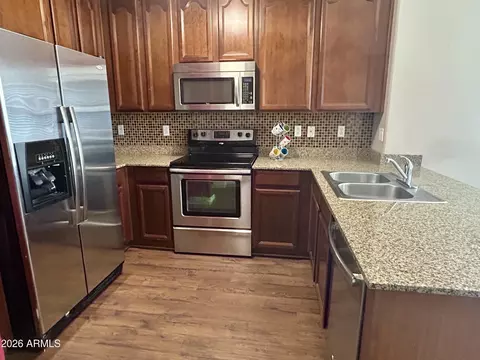 Kitchen - 4272 E Jasper Dr, Gilbert, AZ 85296 photo 5 of 6