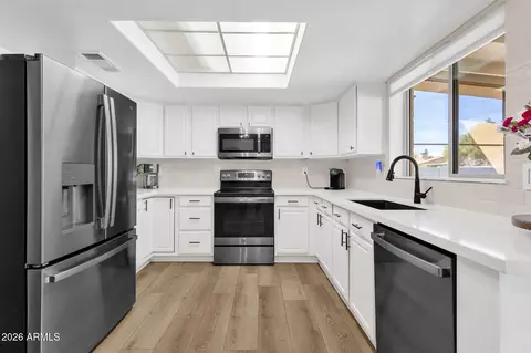 Kitchen - 508 W Sequoia Dr, Phoenix, AZ 85027 photo 2 of 3