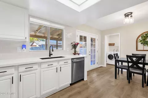 Kitchen - 508 W Sequoia Dr, Phoenix, AZ 85027 photo 3 of 3
