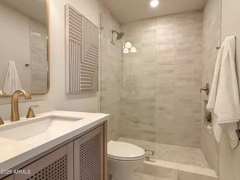 Bath - 2741 E Sylvia St, Phoenix, AZ 85032 photo 1 of 3