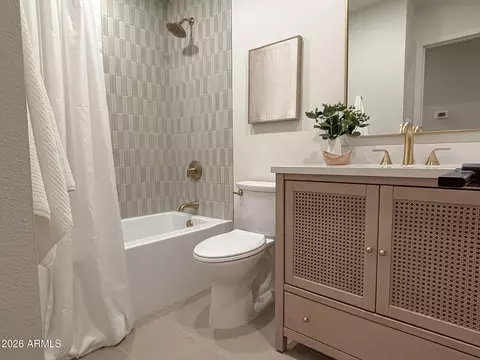 Bath - 2741 E Sylvia St, Phoenix, AZ 85032 photo 2 of 3