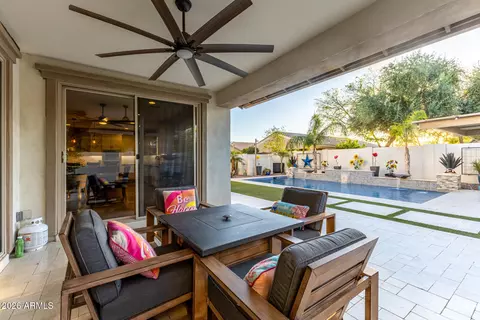 Exterior - 1682 S Henry Ln, Gilbert, AZ 85295 photo 6 of 20