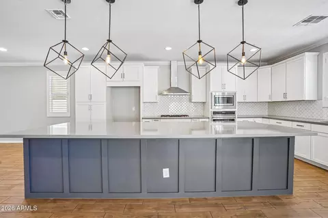 Kitchen - 1682 S Henry Ln, Gilbert, AZ 85295 photo 4 of 5