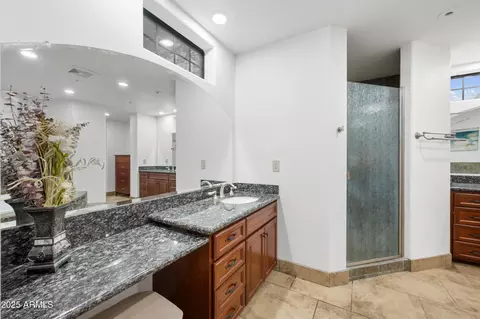 Bath - 522 W Marlette Ave, Phoenix, AZ 85013 photo 2 of 7