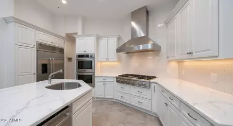 Kitchen - 522 W Marlette Ave, Phoenix, AZ 85013 photo 4 of 4