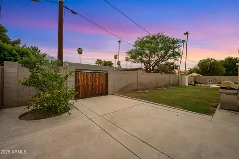 Exterior - 522 W Marlette Ave, Phoenix, AZ 85013 photo 4 of 6