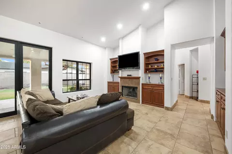 Living - 522 W Marlette Ave, Phoenix, AZ 85013 photo 2 of 2