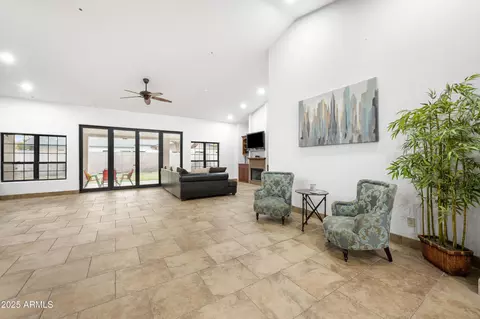 Living - 522 W Marlette Ave, Phoenix, AZ 85013 photo 1 of 2