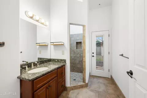 Bath - 522 W Marlette Ave, Phoenix, AZ 85013 photo 5 of 7