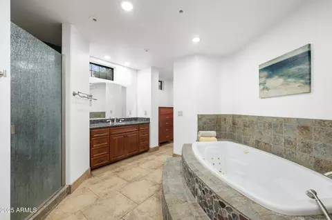 Bath - 522 W Marlette Ave, Phoenix, AZ 85013 photo 1 of 7