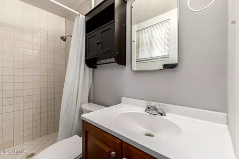 Bath - 3474 E Delcoa Dr, Phoenix, AZ 85032 photo 1 of 2